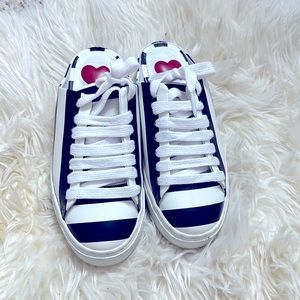 HELENA AND KRISTIE WHITE & BLACK LEATHER SLIP ON SHOE.